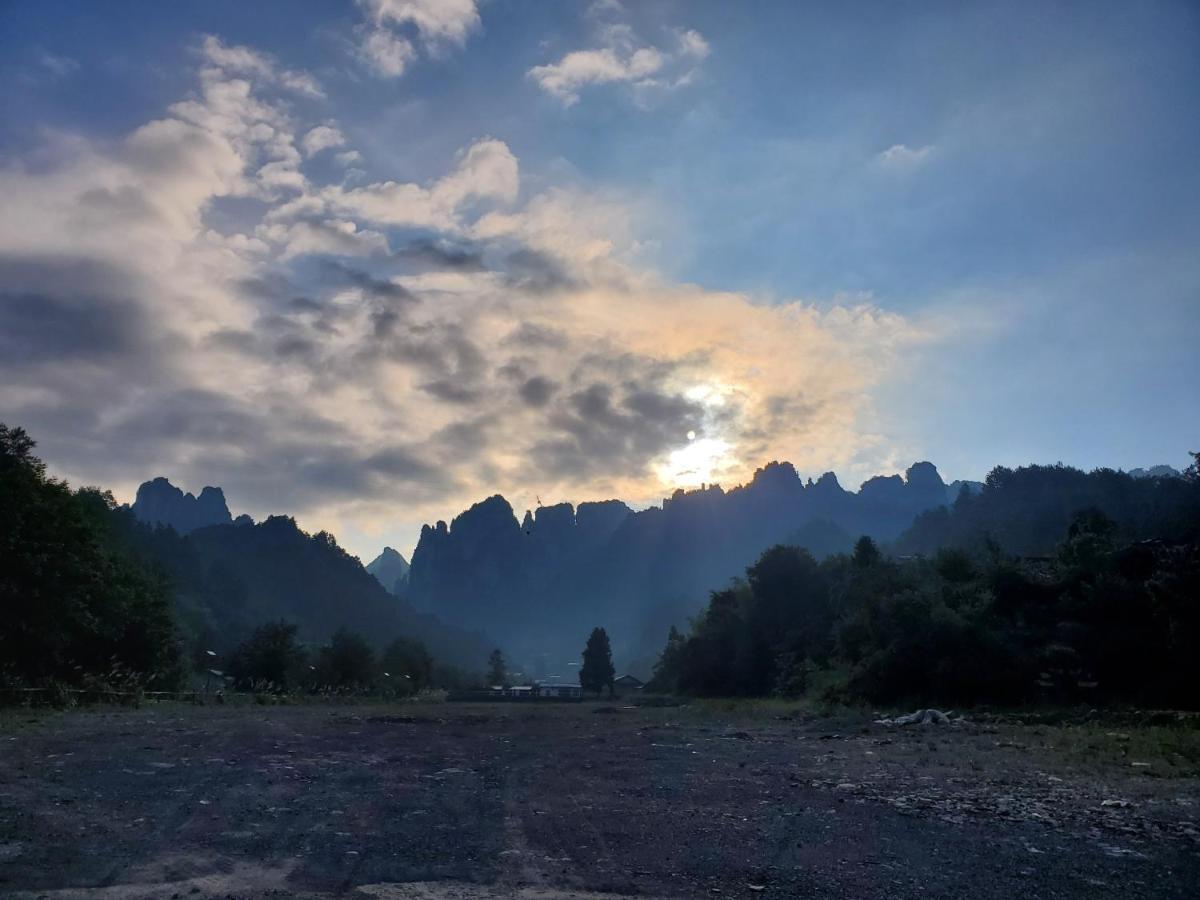 Whispering Mountains Boutique Hotel Zhangjiajie Exterior foto